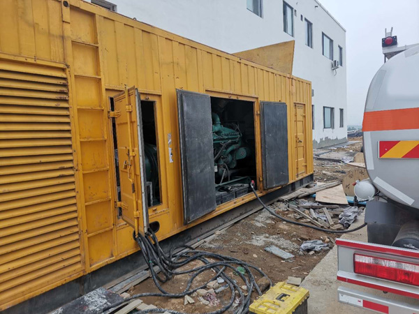 德阳如何在发电机出租合同中约定设备的维修和保养责任？