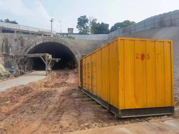 德阳发电机出租自启装置的工作原理是什么？