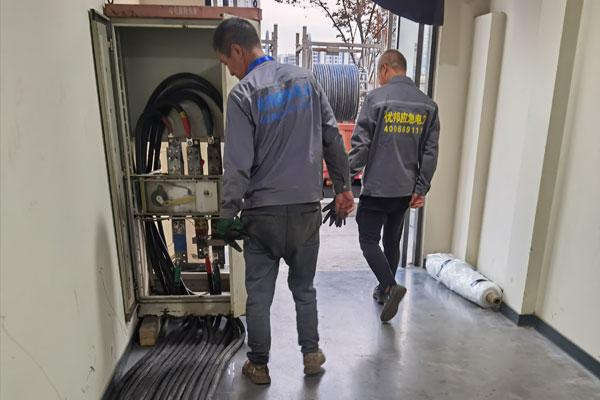 德阳柴油发电机组的输出电压调节方式对设备性能有哪些影响？