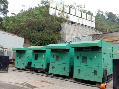 德阳先进的应急发电机系统中智能监测和控制系统如何确保电压稳定？